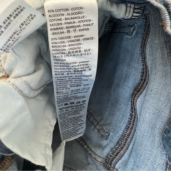 Levi Strauss & Co, Mid Length Girls Denim Shorts Size 24 - Picture 5 of 7